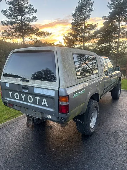 Toyota Hilux 1993 photo 2