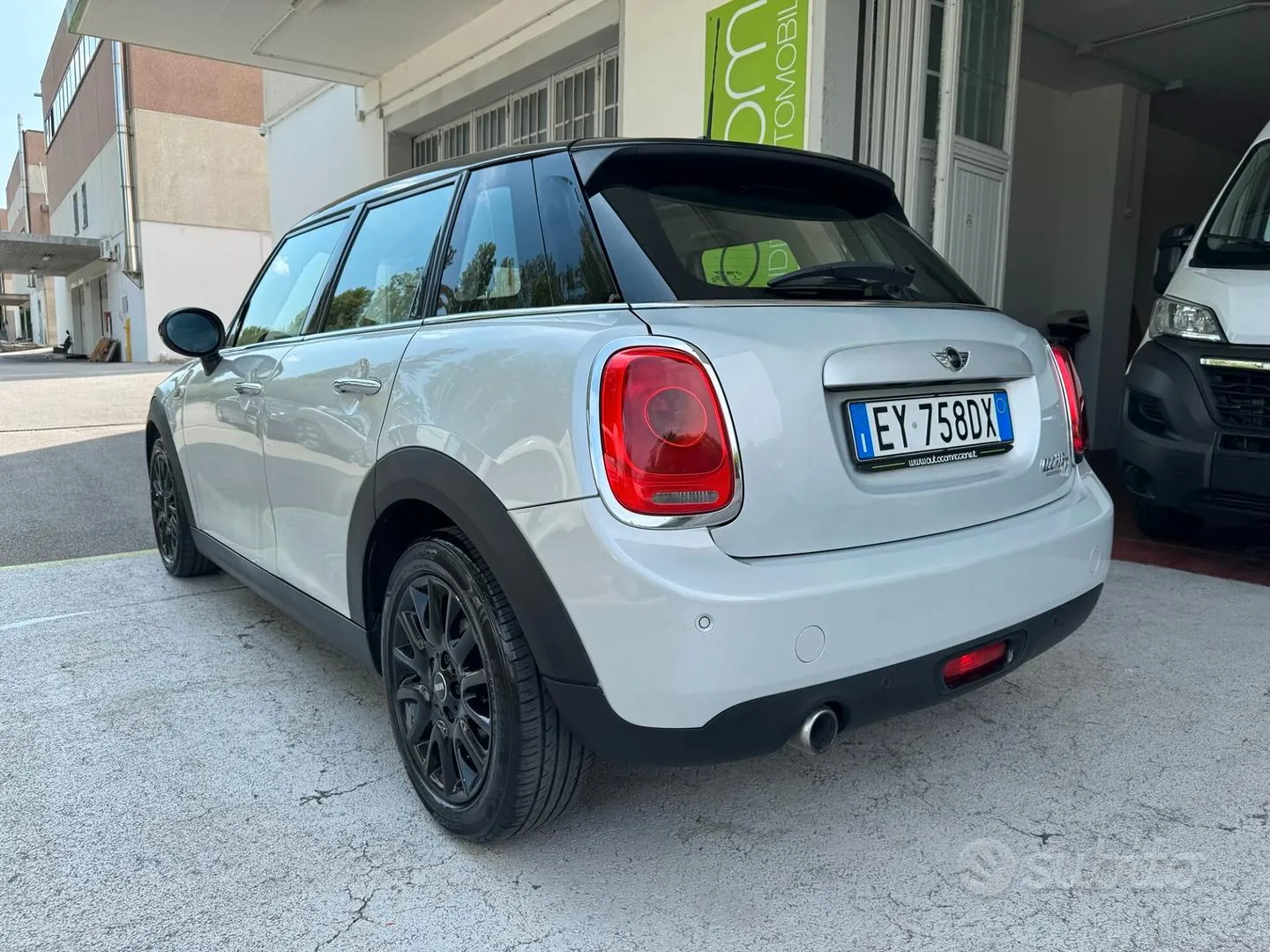 Mini Cooper D 2015 photo 2