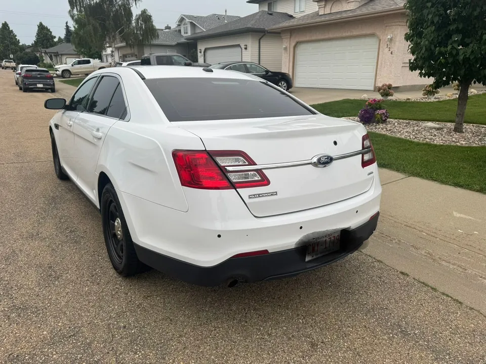 Ford Taurus 2015 photo 4