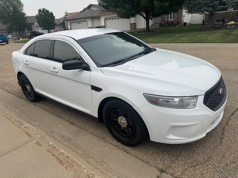 Ford Taurus 2015 photo 2