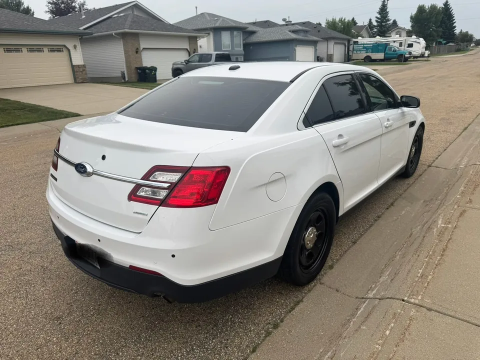 Ford Taurus 2015 photo 3