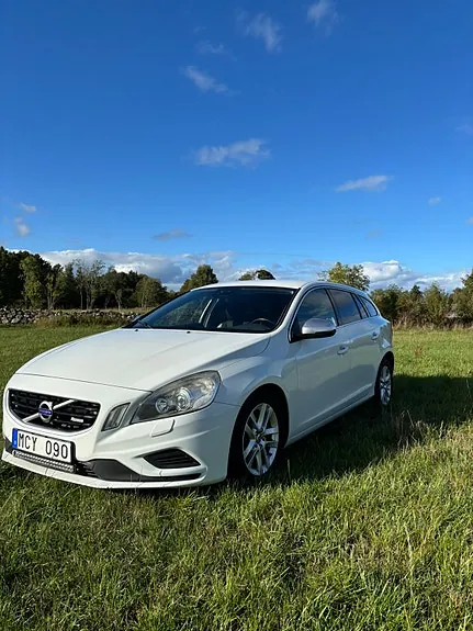 Volvo V60 2012 photo 2