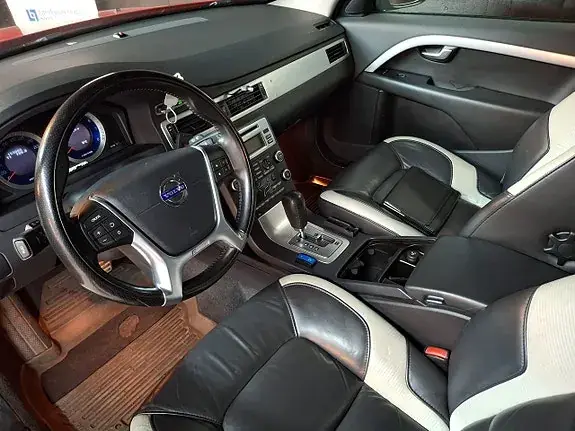 Volvo V70 2010 photo 4