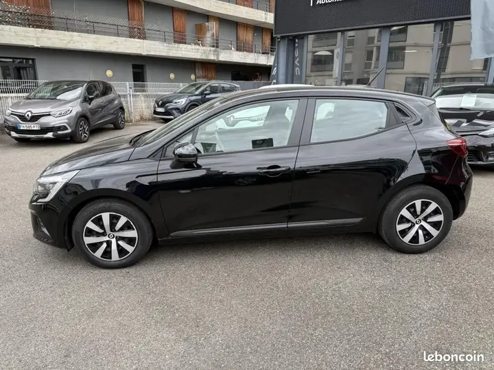 Renault Clio 2023 photo 2