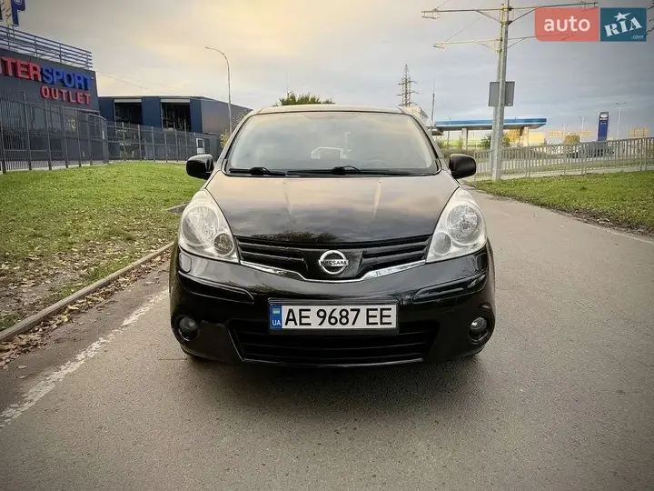 Nissan Note 2011 photo 3
