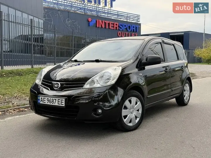 Nissan Note 2011 photo 2