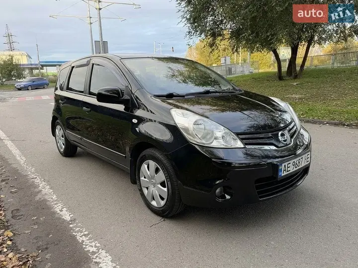 Nissan Note 2011 photo 4