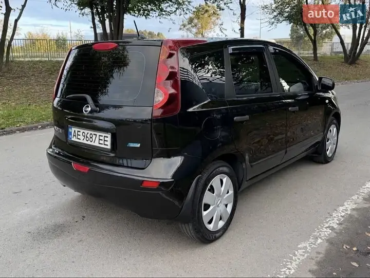 Nissan Note 2011 photo 5