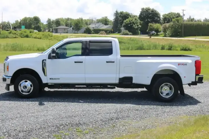 Ford F350 2025 photo 3