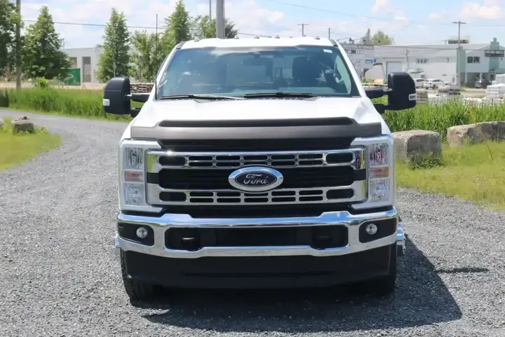 Ford F350 2025 photo 2