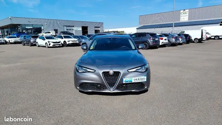 Alfa Romeo Giulia 2017 photo 2