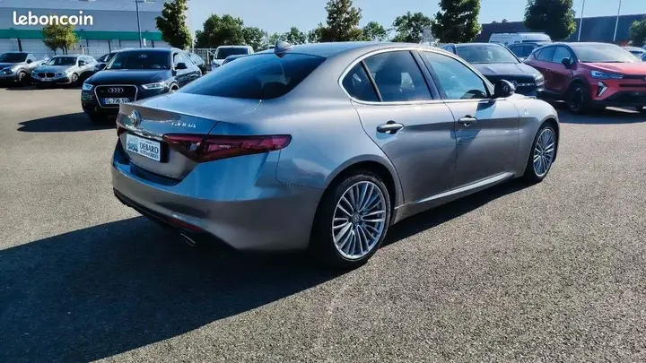 Alfa Romeo Giulia 2017 photo 5