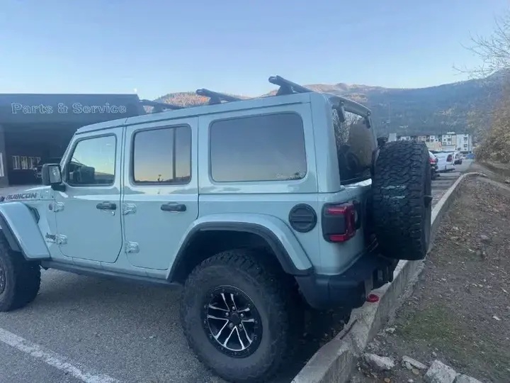 Jeep Wrangler 2024 photo 3