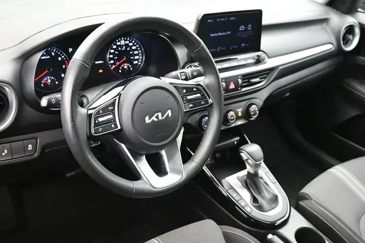 Kia Forte 2023 photo 5