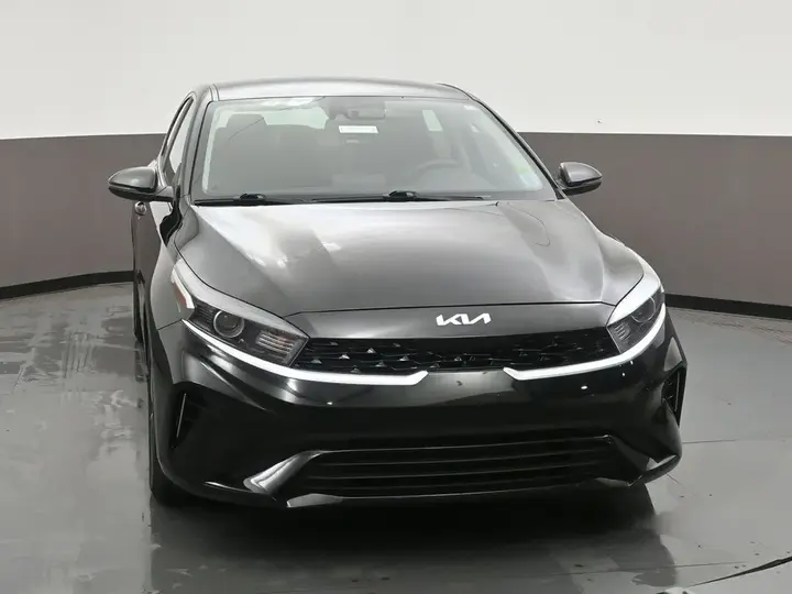 Kia Forte 2023 photo 2