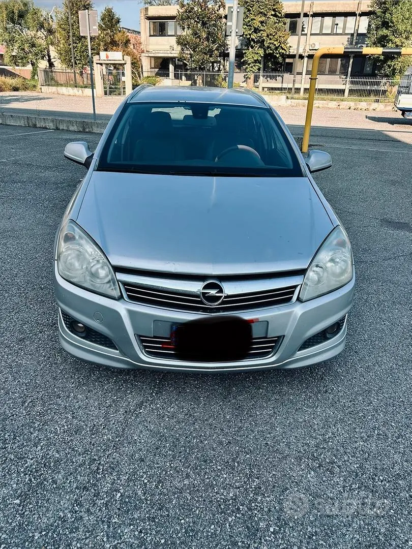 Opel Astra 2010 photo 2