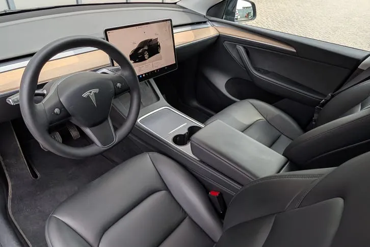 Tesla Model Y 2024 photo 3