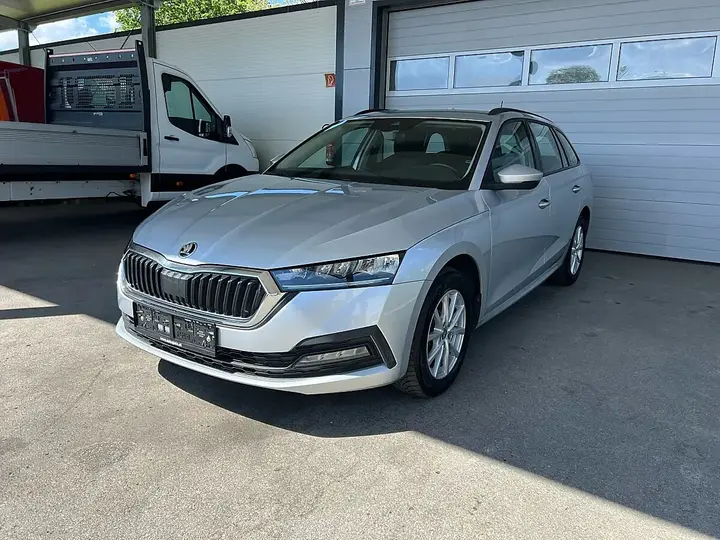 Skoda Octavia 2023 photo 2