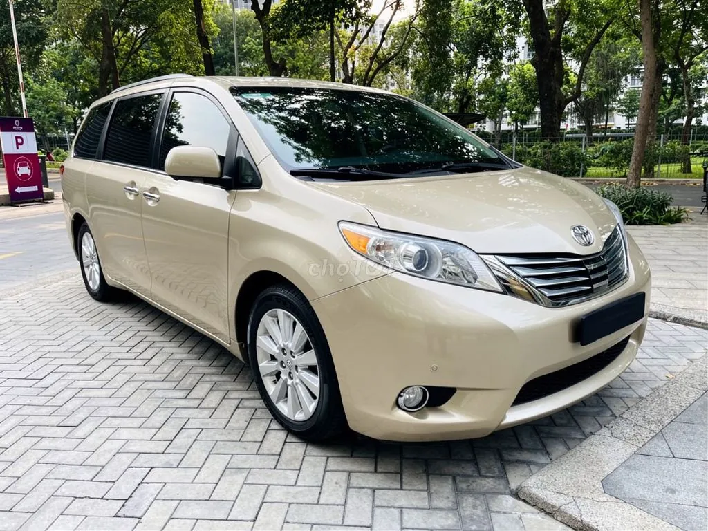 Toyota Sienna 2012 photo 2