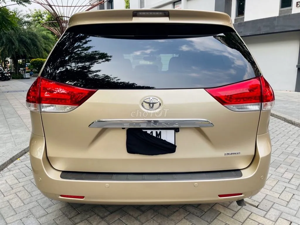 Toyota Sienna 2012 photo 4