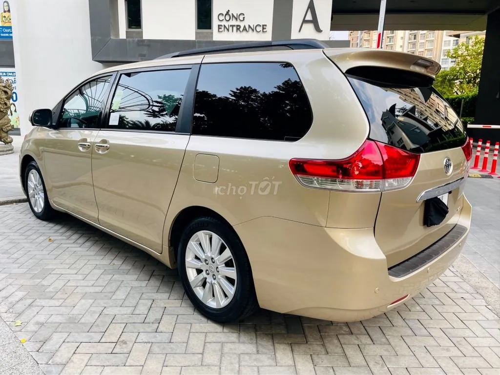 Toyota Sienna 2012 photo 5