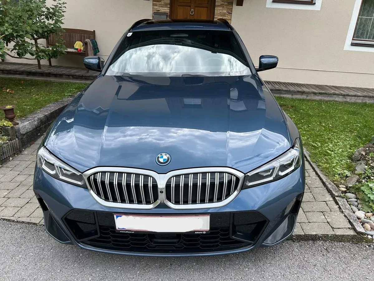 BMW 3 Series 2024 photo 3