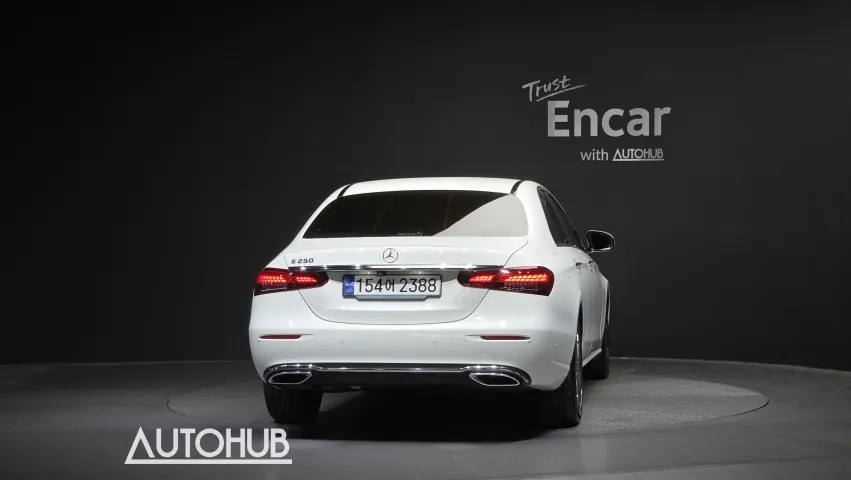 Mercedes-Benz E-Class 2023 photo 4
