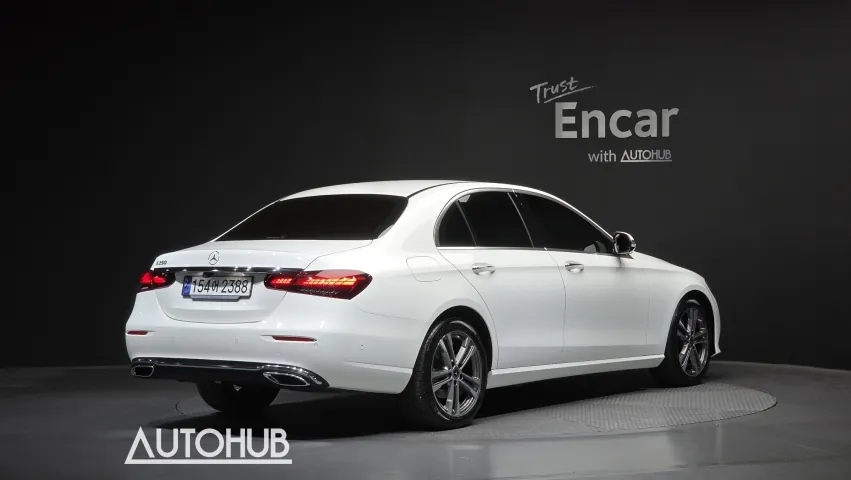 Mercedes-Benz E-Class 2023 photo 2