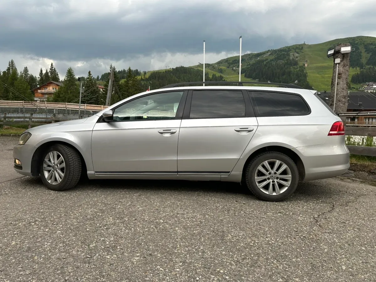 Volkswagen Passat 2011 photo 2