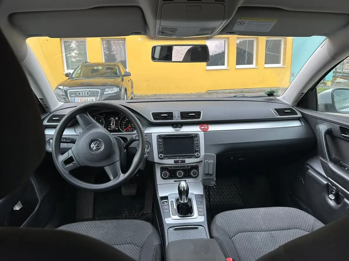 Volkswagen Passat 2011 photo 3