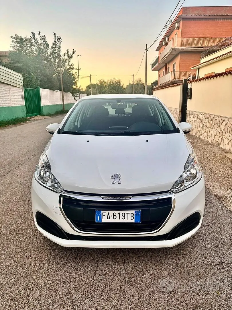Peugeot 208 2015 photo 2