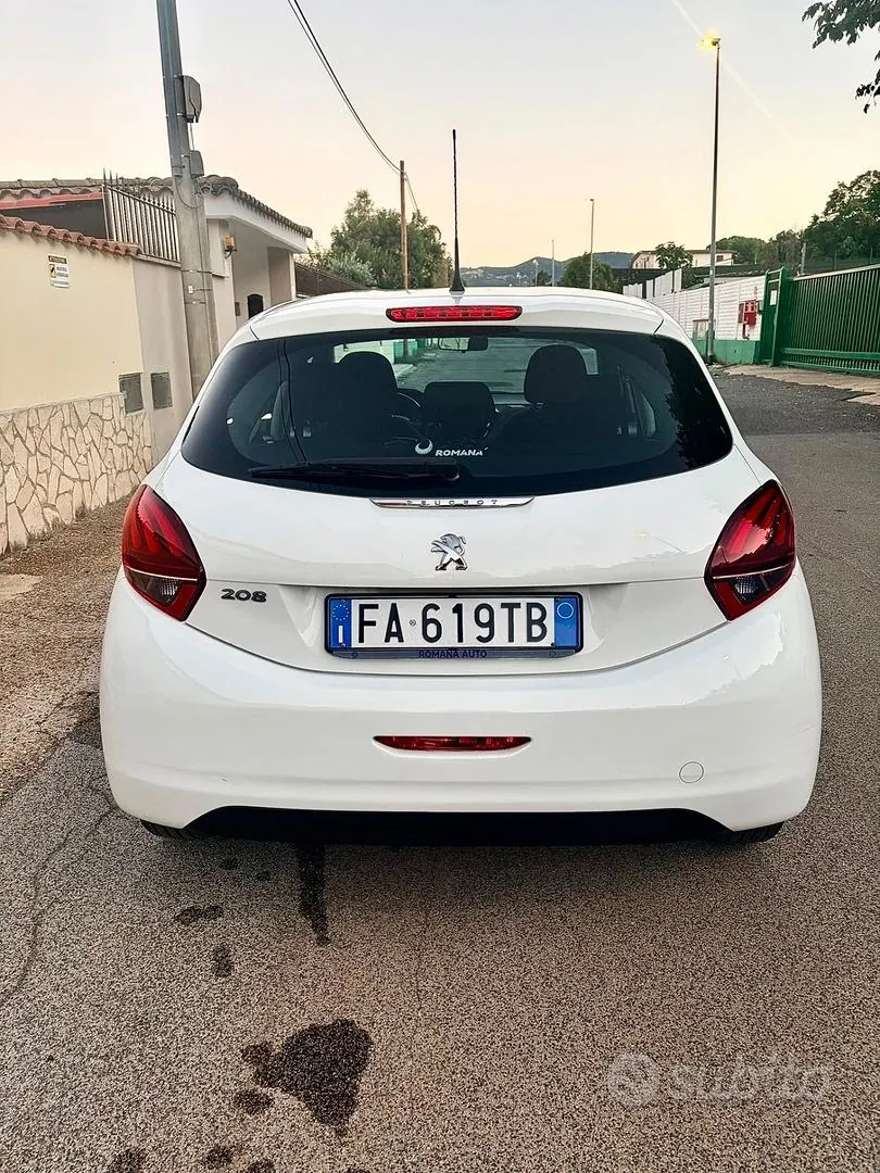 Peugeot 208 2015 photo 5