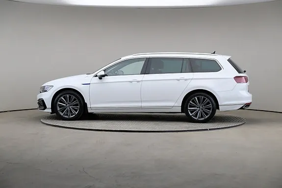 Volkswagen Passat 2022 photo 4