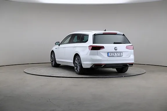 Volkswagen Passat 2022 photo 2