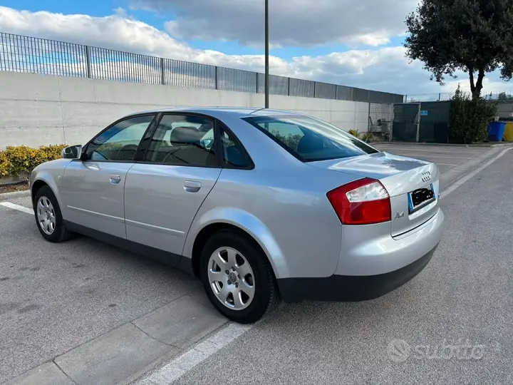 Audi A4 2001 photo 4