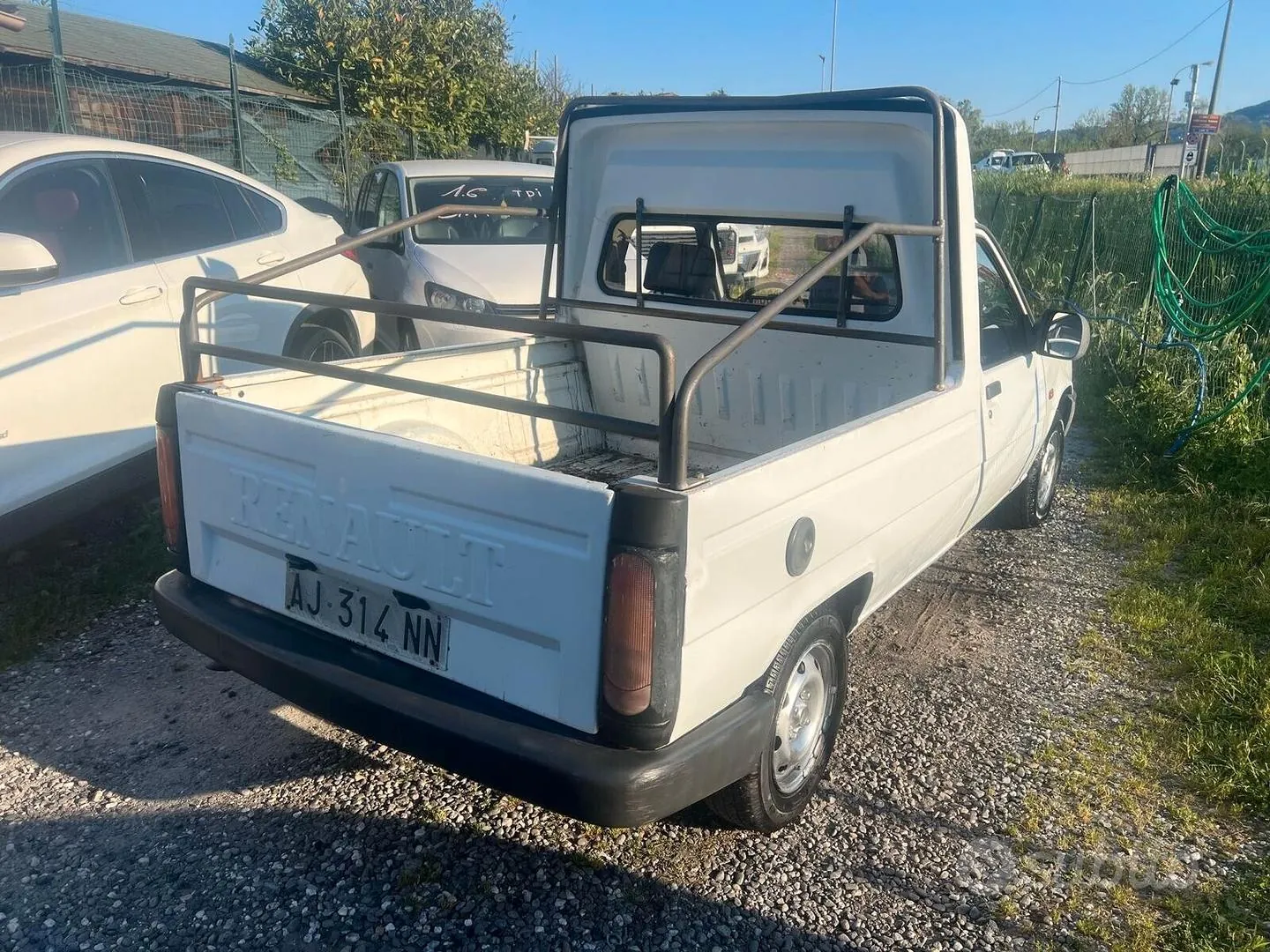 Renault Express 1996 photo 2