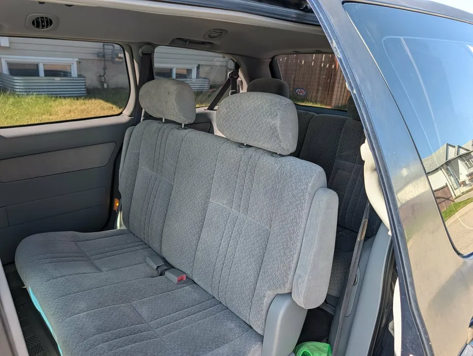 Toyota Sienna 2002 photo 2