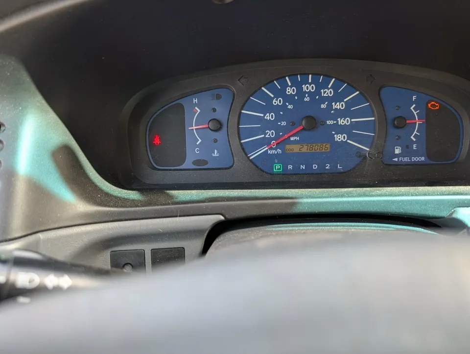 Toyota Sienna 2002 photo 3