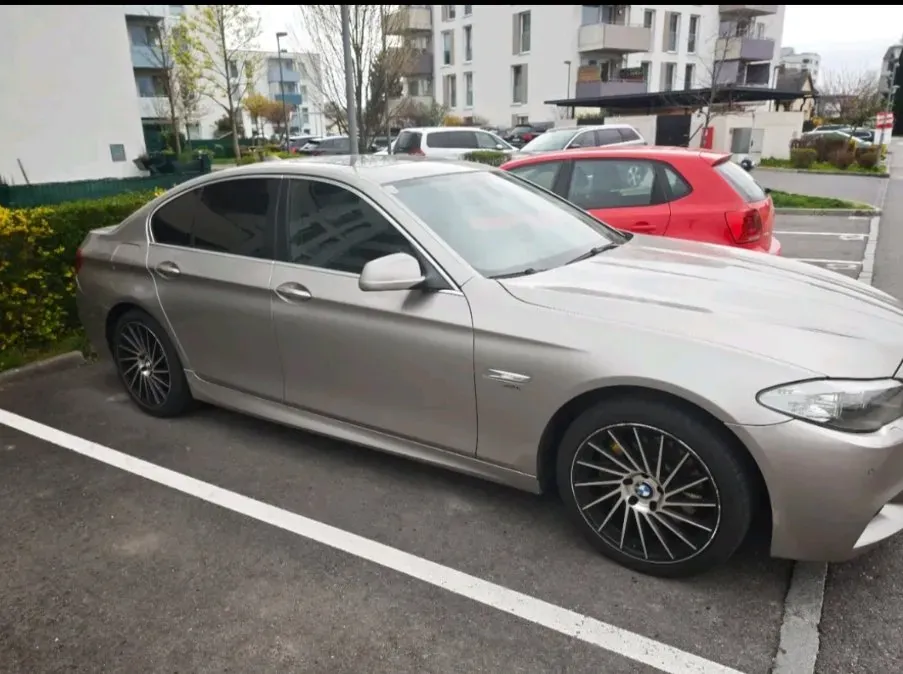 BMW 5 Series 2012 photo 2