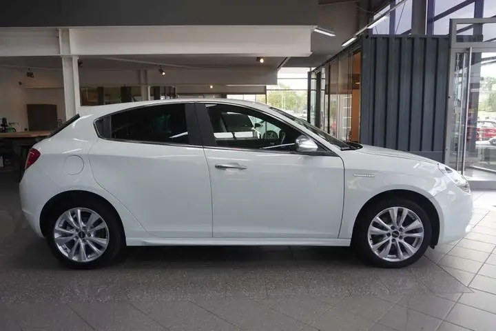 Alfa Romeo Giulietta 2013 photo 5