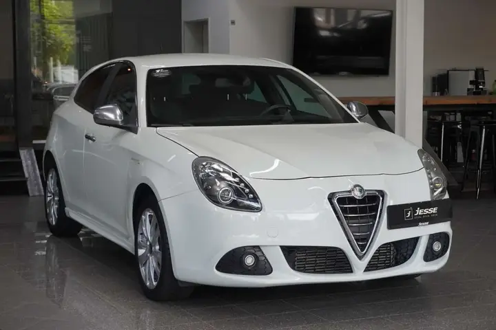 Alfa Romeo Giulietta 2013 photo 3