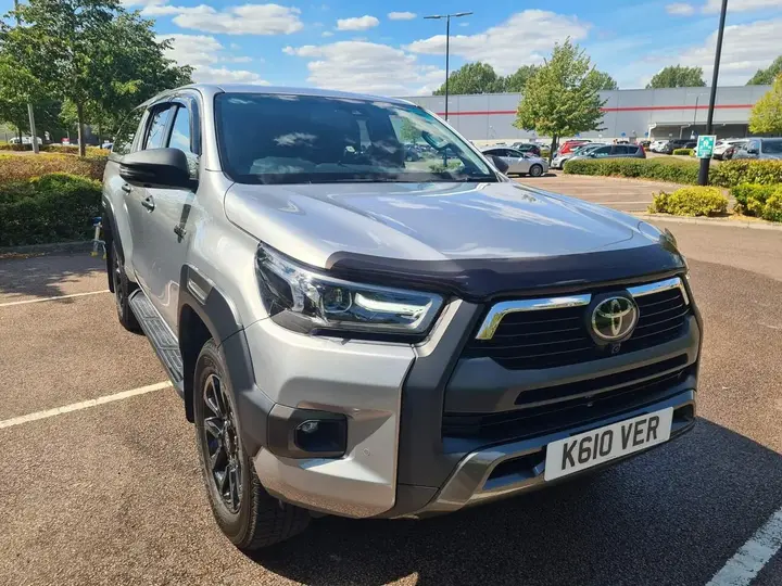 Toyota Hilux 2025 photo 2