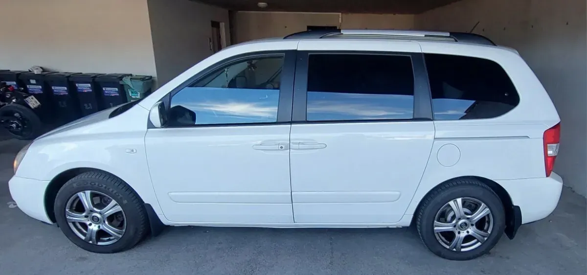 Kia Carnival 2009 photo 3