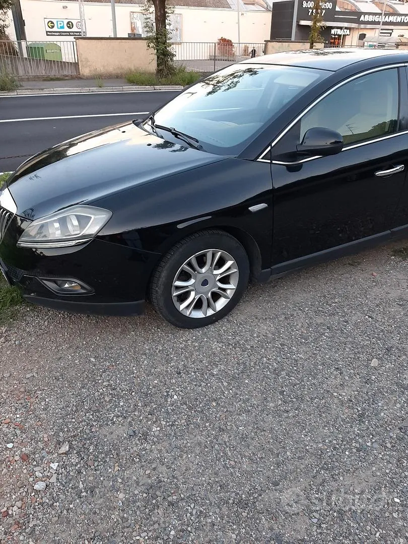 Lancia Delta 2011 photo 2