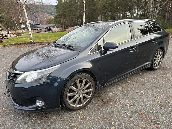Toyota Avensis 2013 photo 2