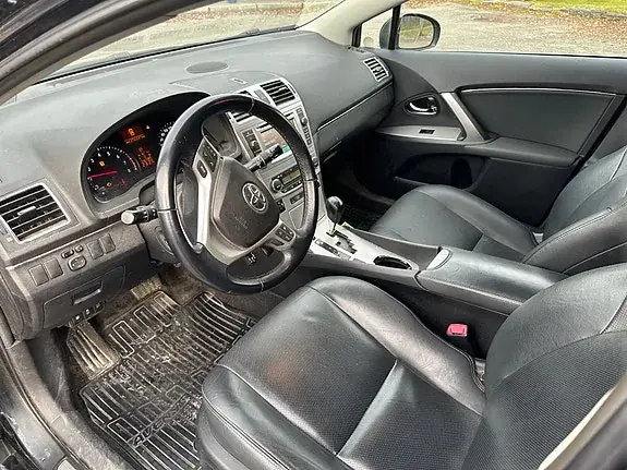 Toyota Avensis 2013 photo 5