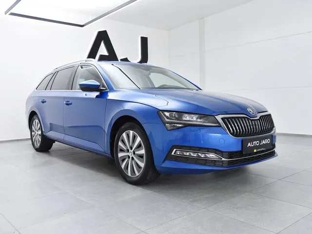 Skoda Superb Combi 2023 photo 3