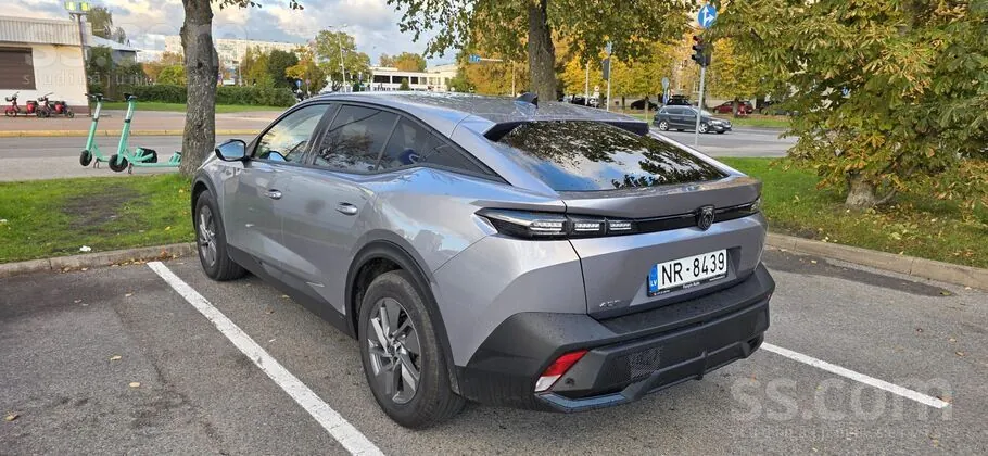 Peugeot 408 2023 photo 3