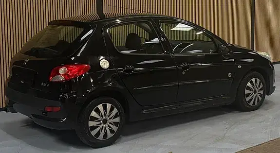 Peugeot 206 2012 photo 3