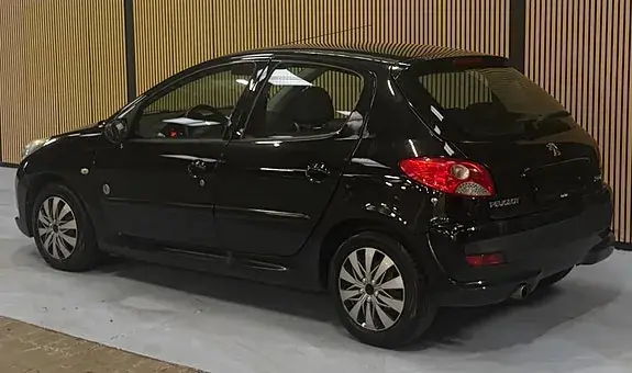 Peugeot 206 2012 photo 2